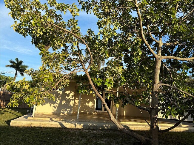 Building Photo - 1718 N 27th Ave