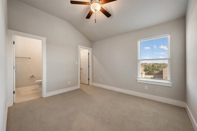 Building Photo - 2104 Prairie Oaks Dr