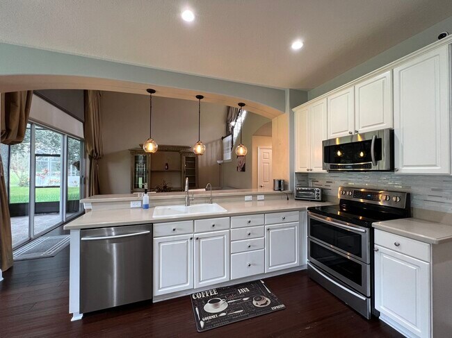 Building Photo - 1565 The Oaks Blvd