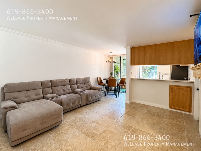 Building Photo - 6930 Hyde Park Dr