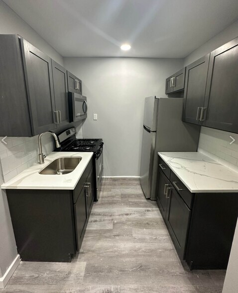 Building Photo - 615 Vernon Rd