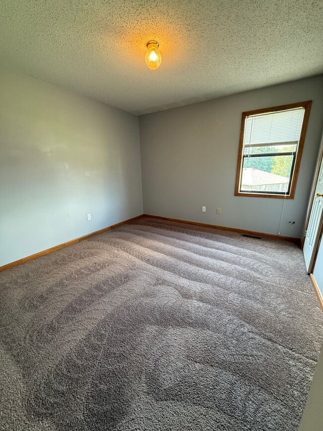 Building Photo - South Campus Place Townhome!