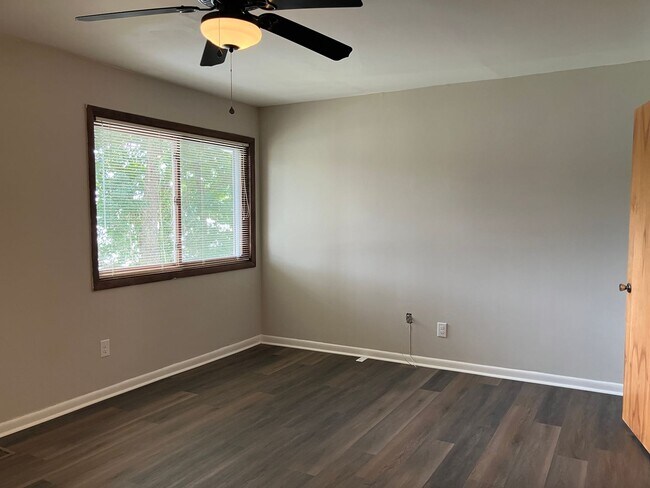 Building Photo - WATERFRONT Two Bed Townhouse in Denver With BOAT SLIP!!