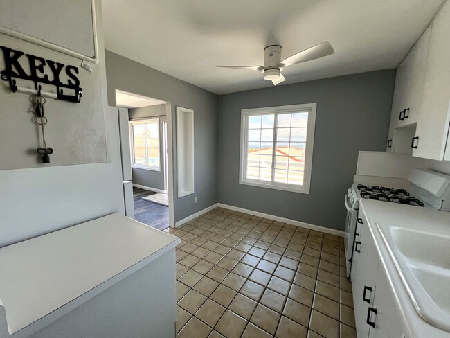 Building Photo - 4551 Santa Monica Ave