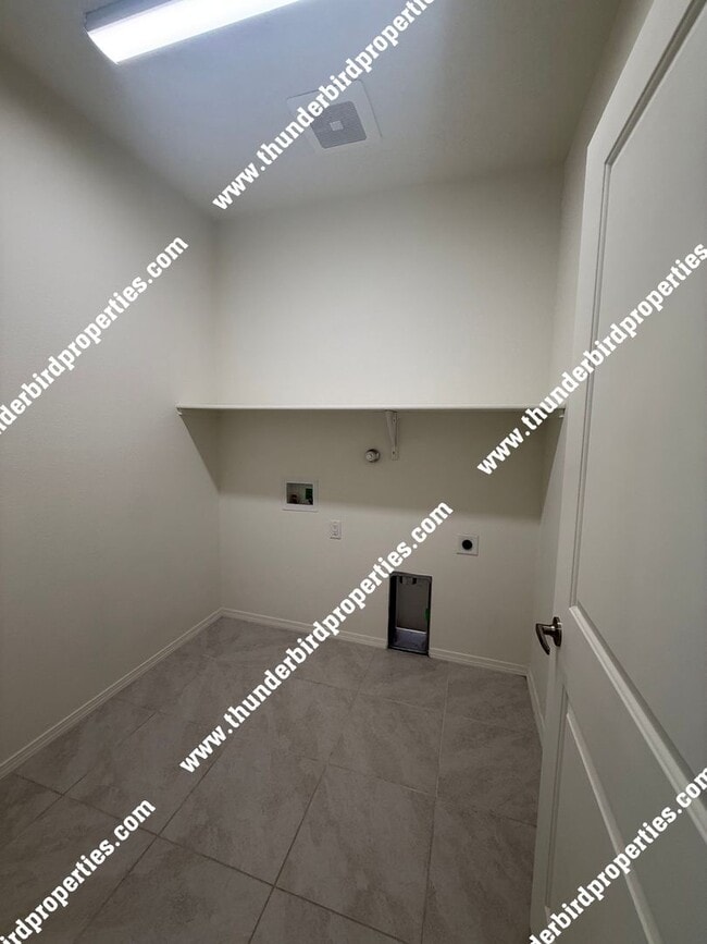 Building Photo - Great 4 bedroom home - Rio Rancho