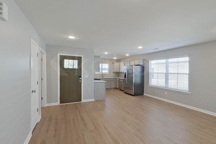 Building Photo - 133 Denise Dr