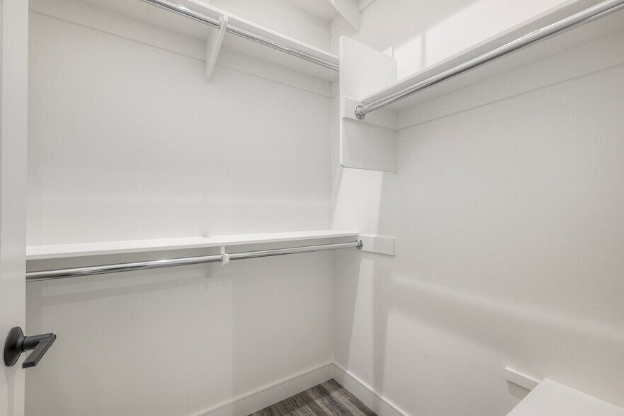 Building Photo - 532 Elm Ave