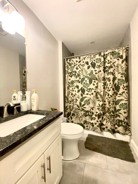 Building Photo - 1429 Cambridge St