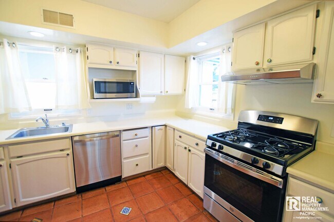 Building Photo - Cozy 3 Bedroom Near 4th Street - Ready to move in!