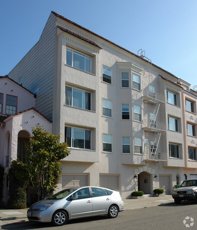 Building Photo - 2250 Bay St