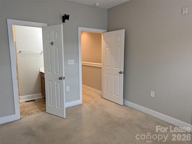 Building Photo - 234 Harbour Pl Dr