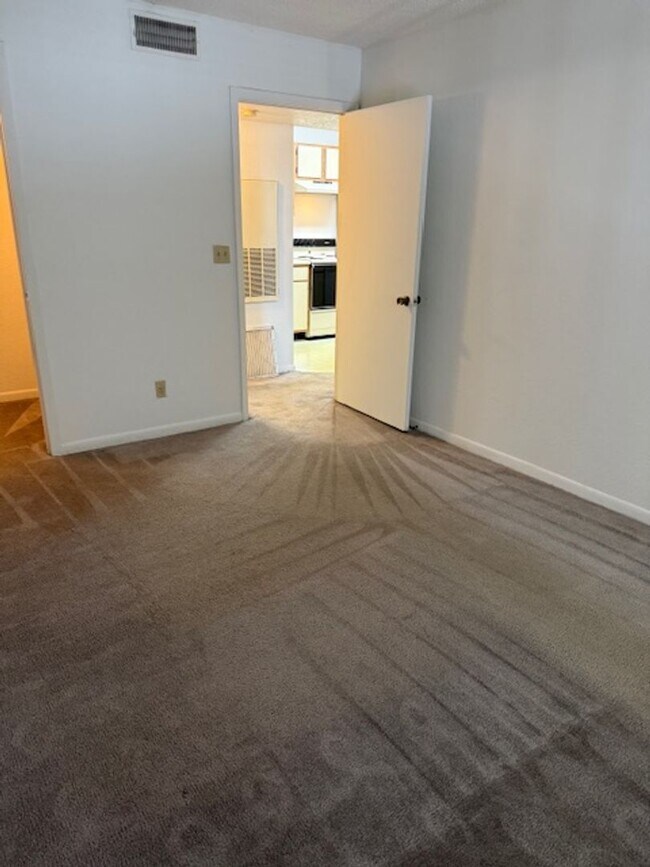 Building Photo - Lexington Place - 0234