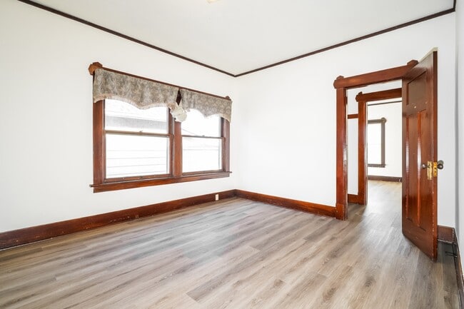 Building Photo - Charming Updated North Everett Craftsman Home w/ ADU Disclosure + Utility Credit