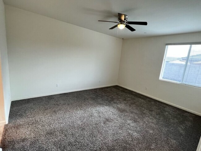 Building Photo - 3204 N Pratos Ct
