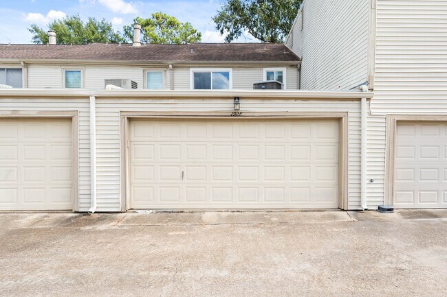 Building Photo - 1928 Augusta Dr