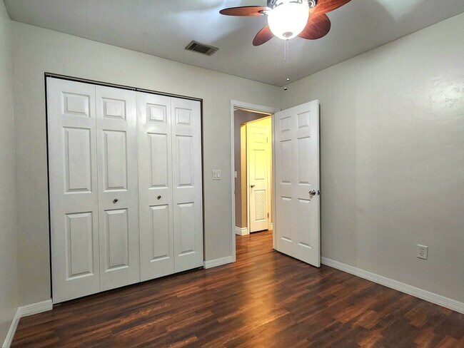 Building Photo - FOR RENT 4 bed 3 bath home