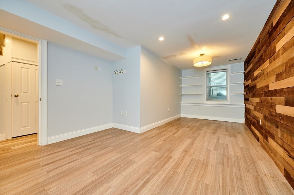 Building Photo - 156 Dorchester St