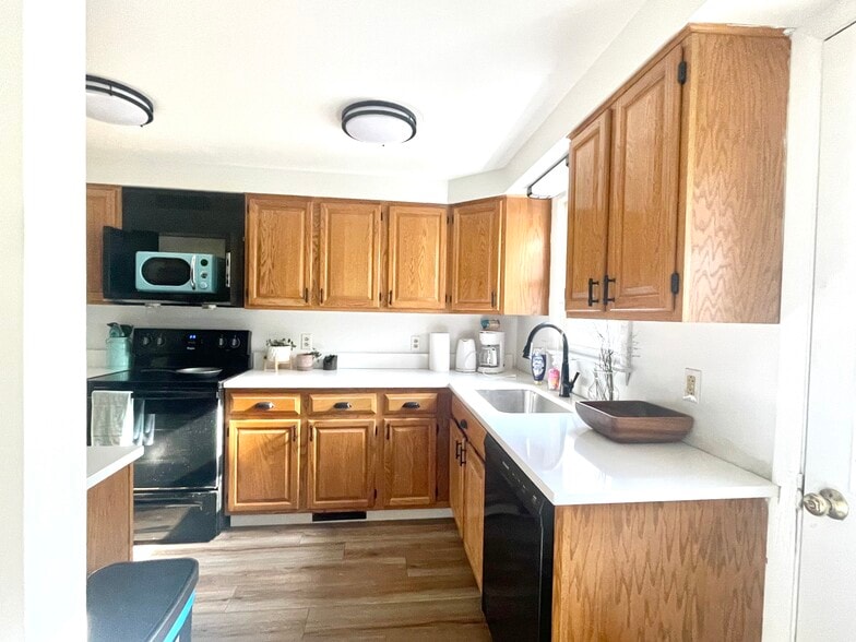 Building Photo - 13 Krampf Cir