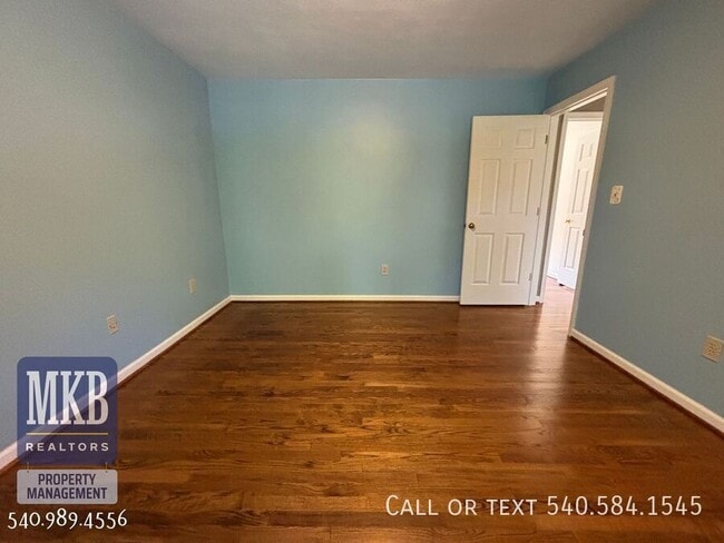 Building Photo - 5175 Lakeland Dr