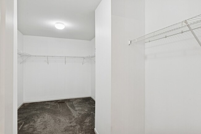 Building Photo - 1534 S Falcon Dr