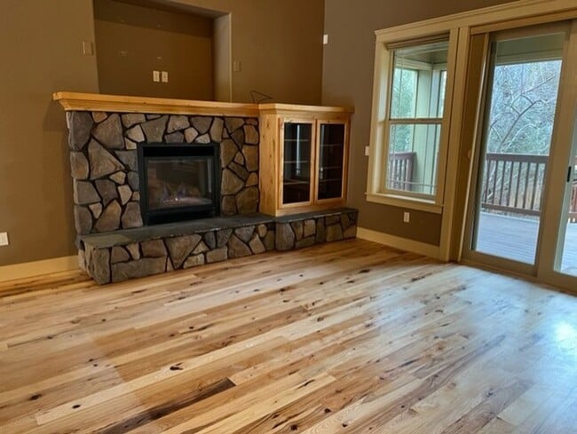Building Photo - Craftsman home with many upgrades & RV Parking