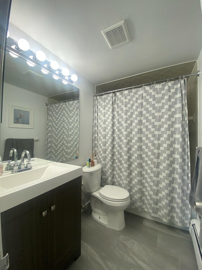 Building Photo - 174 Grand St