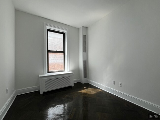 Building Photo - 24 E 80th St
