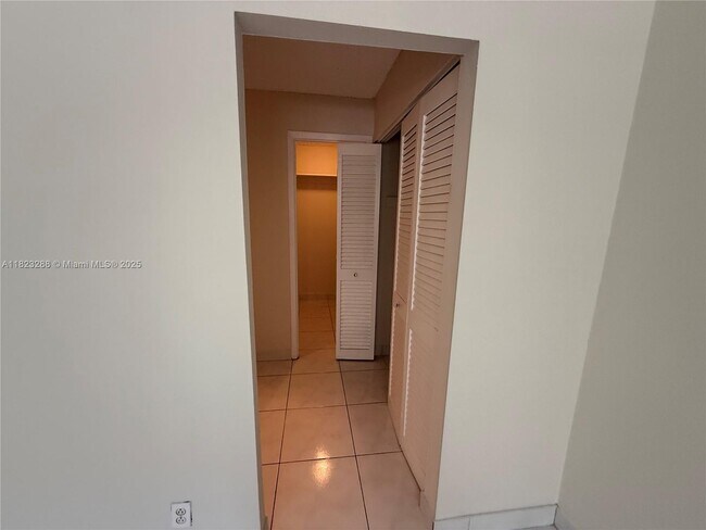 Building Photo - 401 Golden Isles Dr