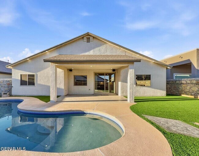 Building Photo - 14616 Tierra Burgos