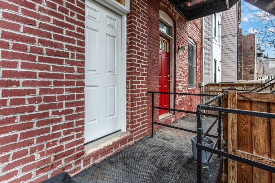 Building Photo - 1448 Newton St NW