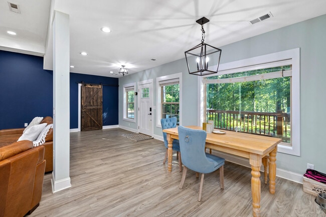 Building Photo - 930 Loring Mill Rd