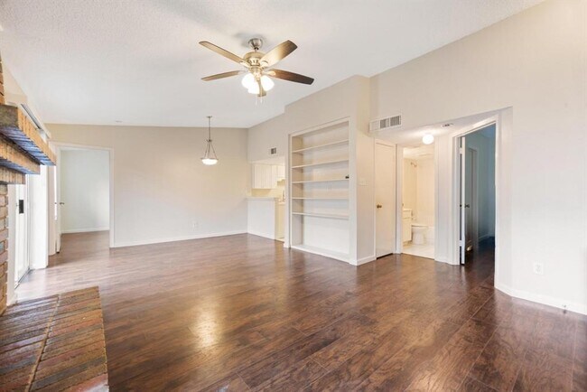 Building Photo - 10555 Turtlewood Ct