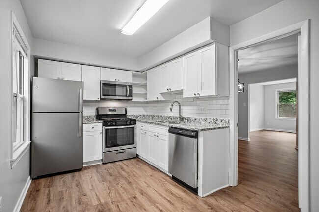 Building Photo - 5128 Cliffhaven Dr