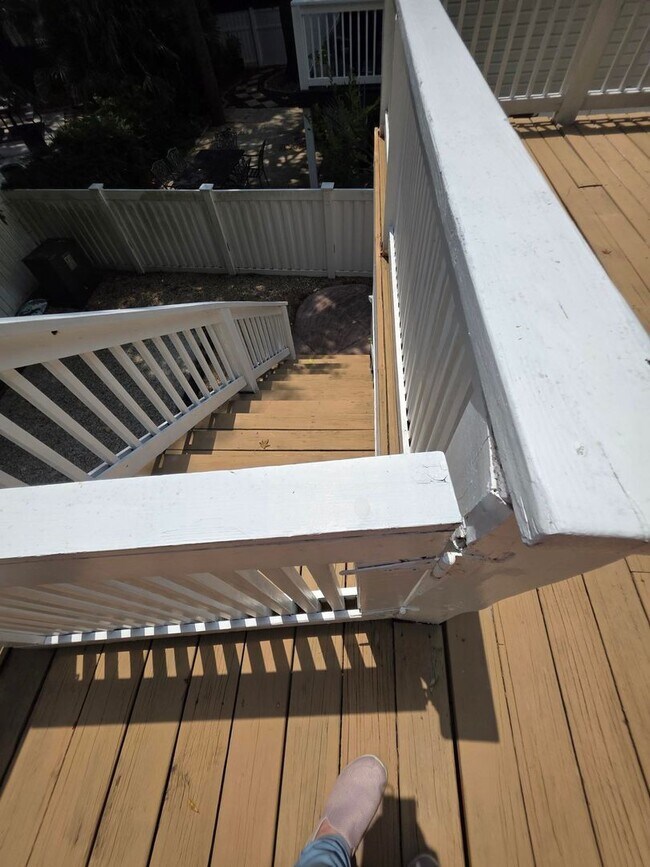 Building Photo - MID ISLAND - YATCH COVE