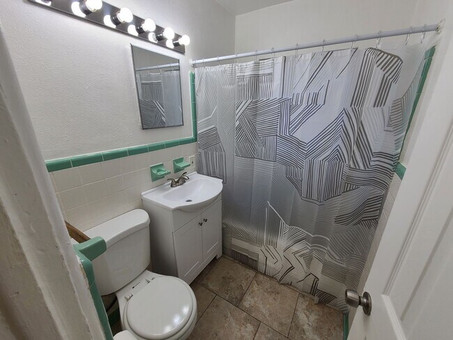 Building Photo - Stunning Corner-Lot Rental: 4BR/2BA with Courtyard