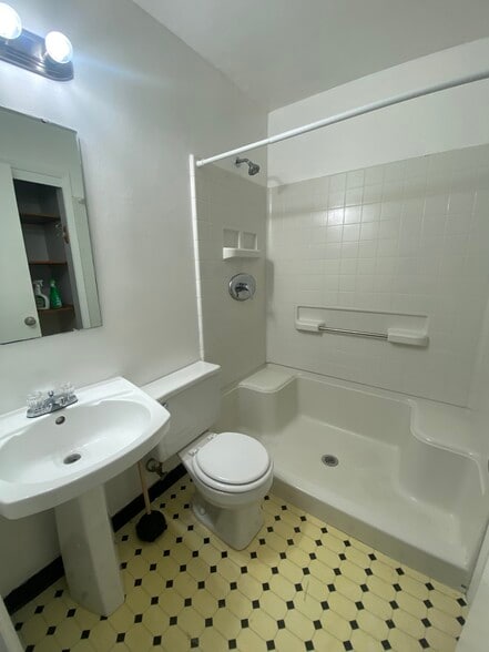 Building Photo - 1414 Central Ave