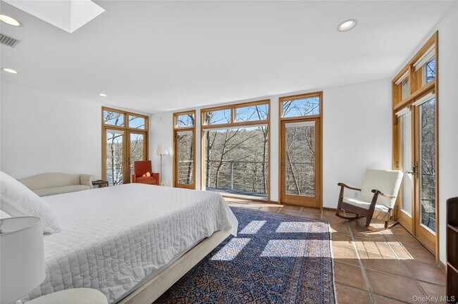 Building Photo - 428 Harbor Rd