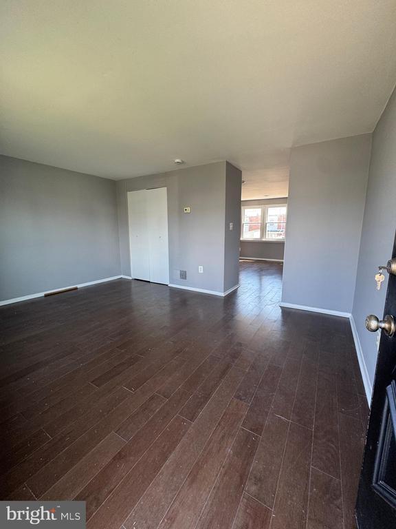 Building Photo - 8031 Wynbrook Rd