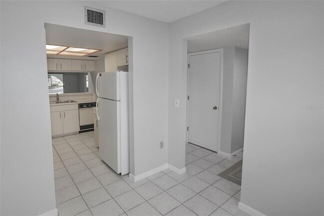 Building Photo - 3203 Landmark Dr