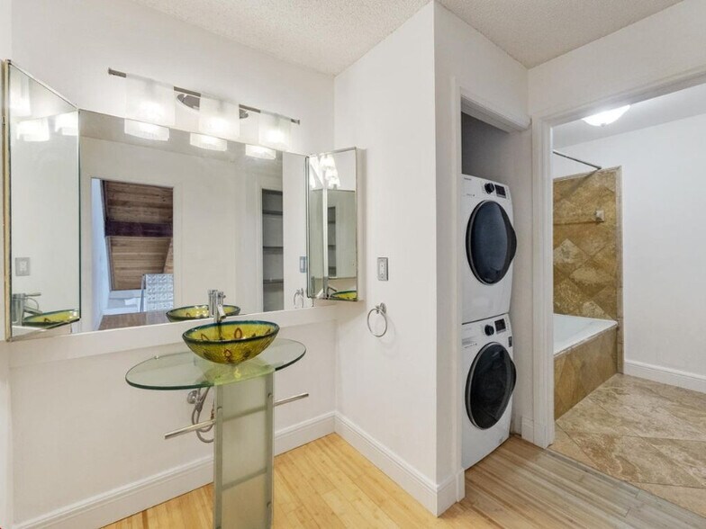 Building Photo - 1605 US-1