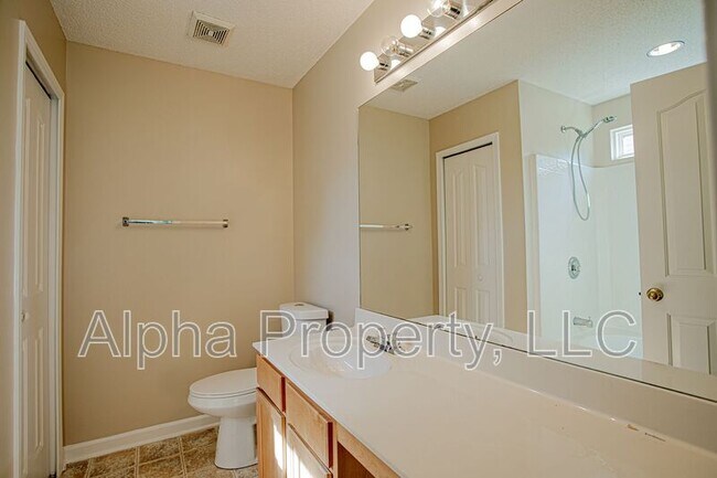 Building Photo - 305 Riello Dr