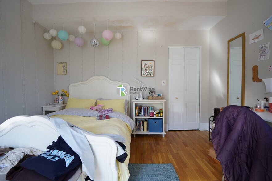 Building Photo - 27 Emery St