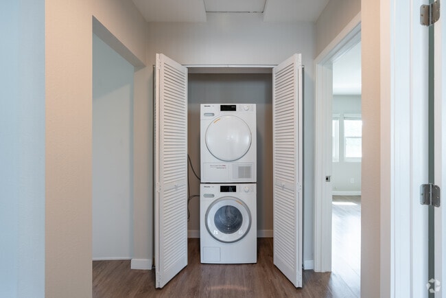 Top Floor Plan - 5008 Hazeltine Ave