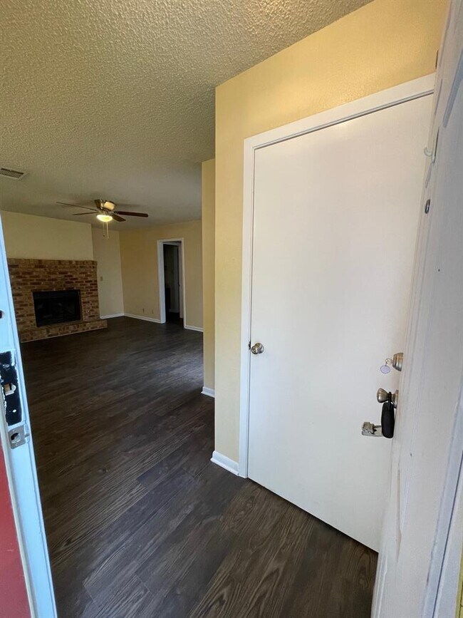 Building Photo - 316 W William Cannon Dr