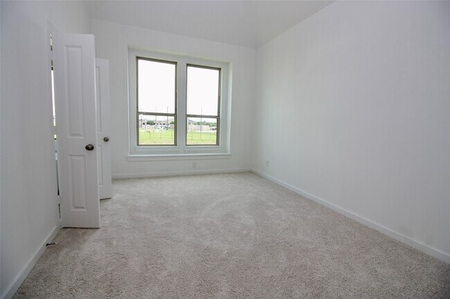 Building Photo - 6527 Scarlet Pond Ln
