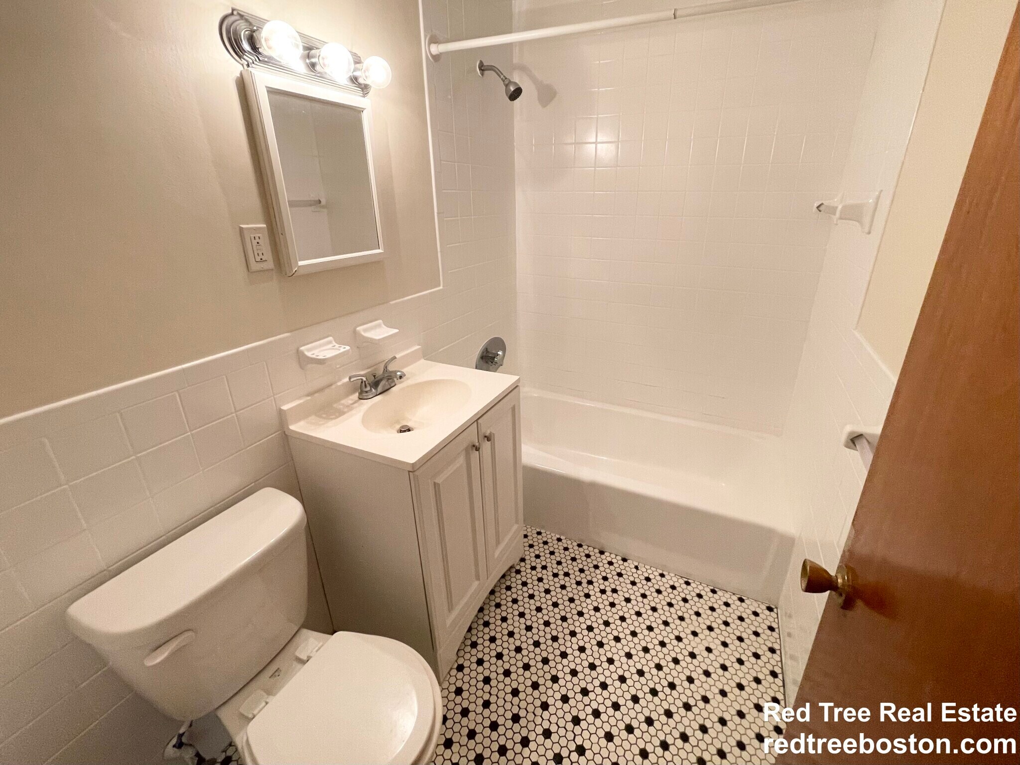 Building Photo - 24 Whites Ave