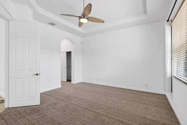 Building Photo - 6532 SE Broadmoor Ln