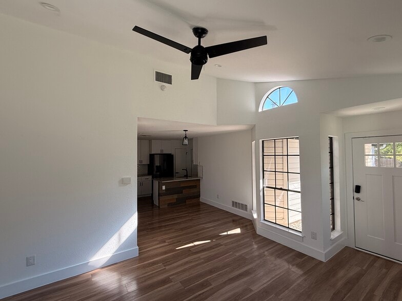 Building Photo - 12340 Little Emily Way