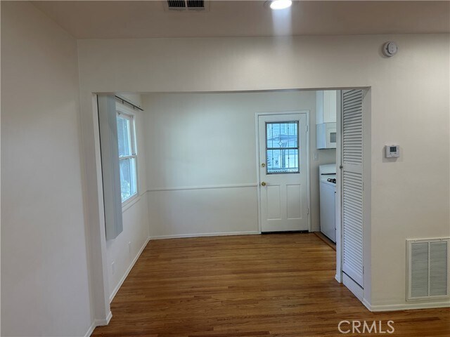 Building Photo - 1808 Oakwood Ave