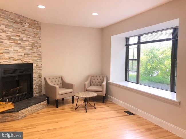 Building Photo - 5 Algonquin Ct